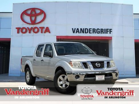Used 2011 Nissan Frontier SV RWD image 1