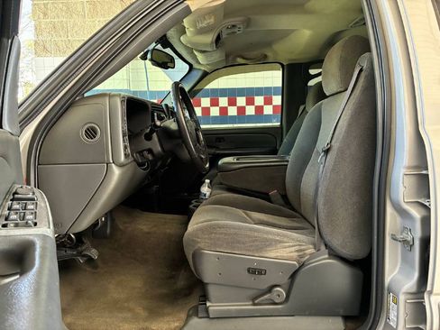 Used 2005 Chevrolet Silverado 2500 LS w/ Skid Plate Package image 9