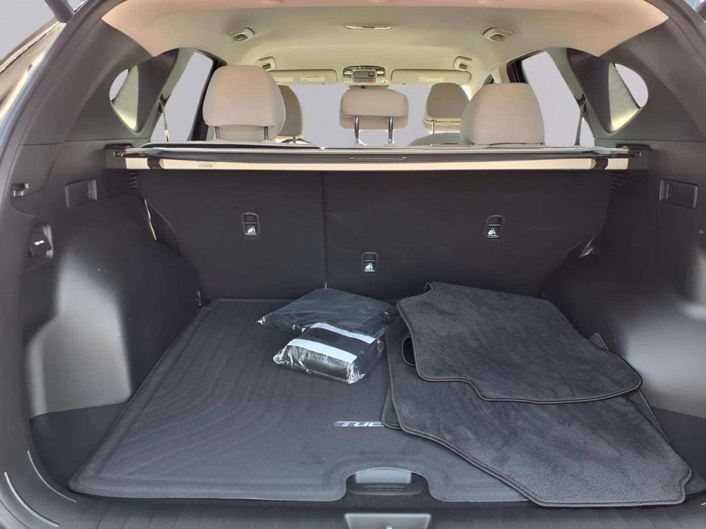 Used 2025 Hyundai Tucson SEL FWD image 17