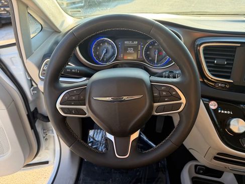 Certified 2023 Chrysler Voyager LX FWD image 17