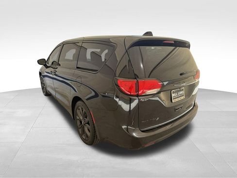 Used 2020 Chrysler Pacifica Touring w/ S Appearance Package FWD image 10