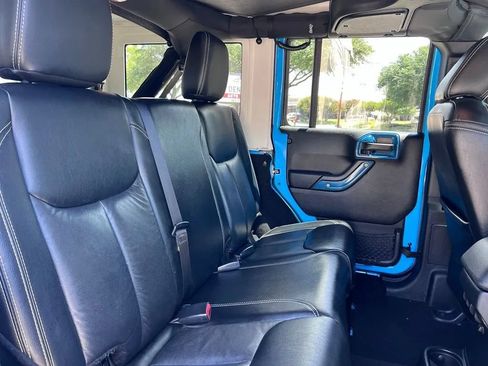 Used 2017 Jeep Wrangler Unlimited Sahara w/ Connectivity Group AWD/4WD image 23