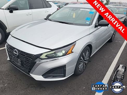 Used 2024 Nissan Altima 2.5 SV image 1