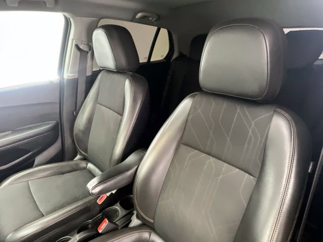 Used 2022 Chevrolet Trax LT w/ Midnight Edition AWD/4WD image 5