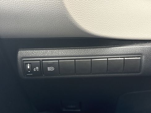 Used 2021 Toyota Corolla LE image 25