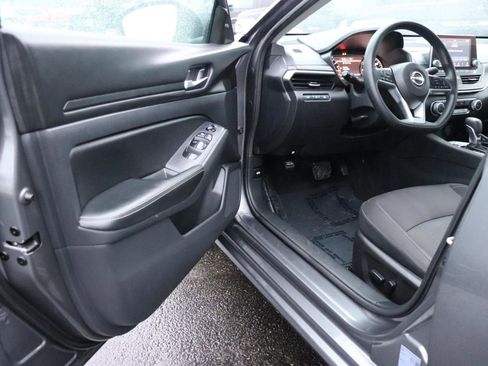 Used 2024 Nissan Altima 2.5 SV image 10