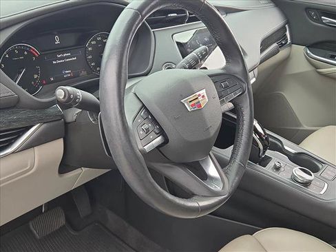 Used 2020 Cadillac XT4 Premium Luxury FWD image 9