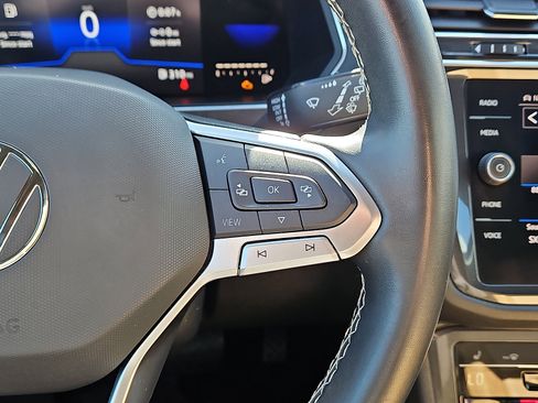 Certified 2022 Volkswagen Tiguan SE w/ Panoramic Sunroof Package image 18