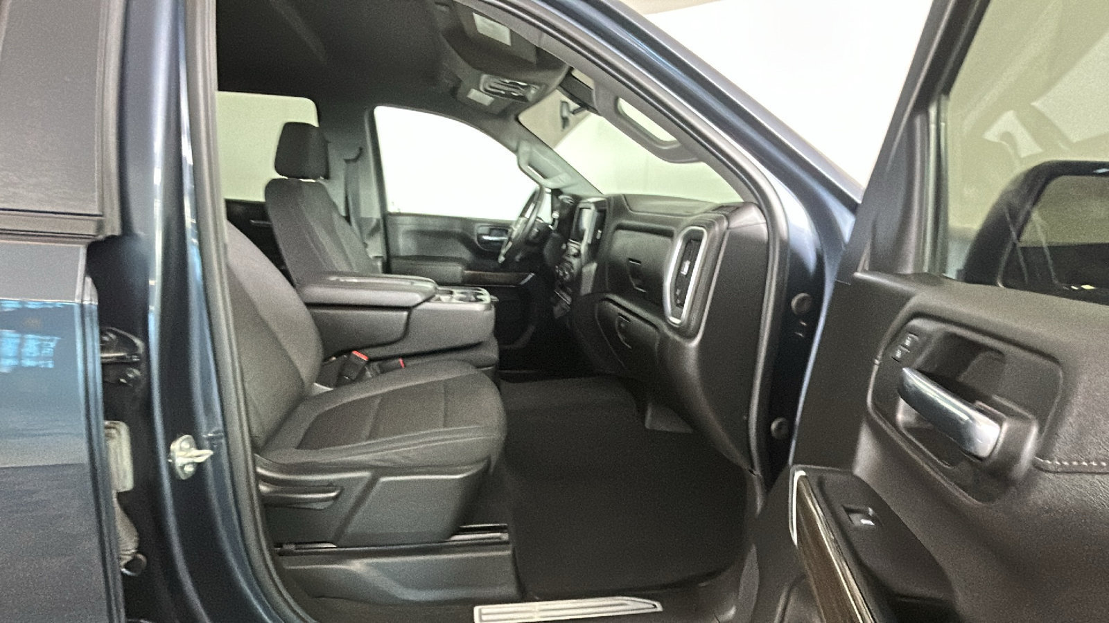 Used 2020 Chevrolet Silverado 1500 LT Trail Boss w/ Convenience Package AWD/4WD image 36