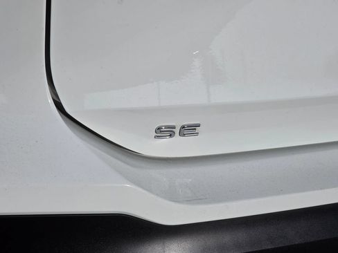 Used 2026 Volkswagen Tiguan SE FWD image 8