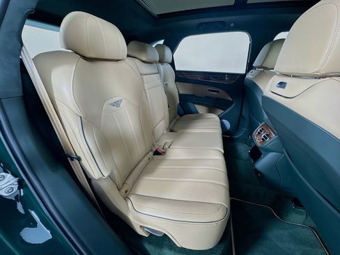 Certified 2025 Bentley Bentayga AWD/4WD image 27
