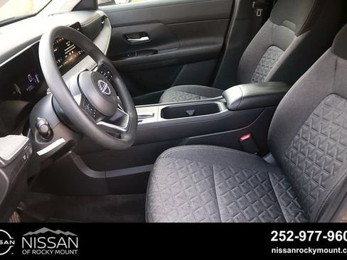 Certified 2025 Nissan Kicks SV FWD image 12