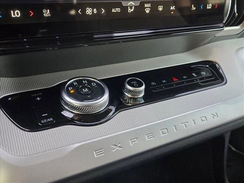 Used 2025 Ford Expedition Active image 15