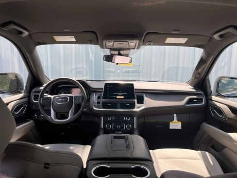 Used 2024 GMC Yukon SLE RWD image 18