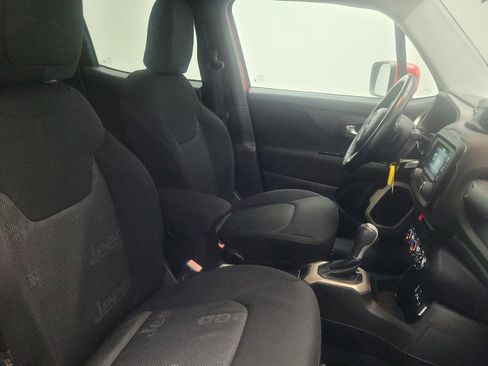 Used 2015 Jeep Renegade Latitude FWD image 21