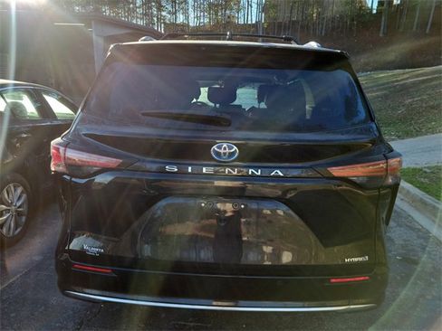 Used 2021 Toyota Sienna Platinum image 5