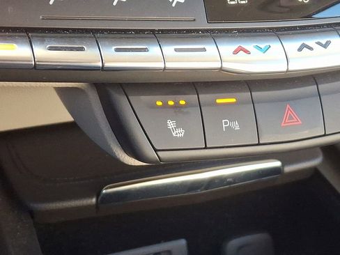 Certified 2022 Cadillac XT4 Luxury w/ Cold Weather Package image 25