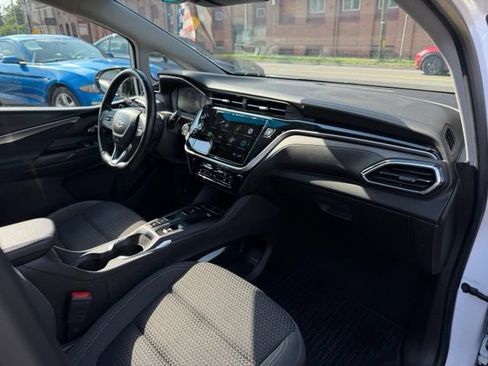 Used 2023 Chevrolet Bolt LT FWD image 13