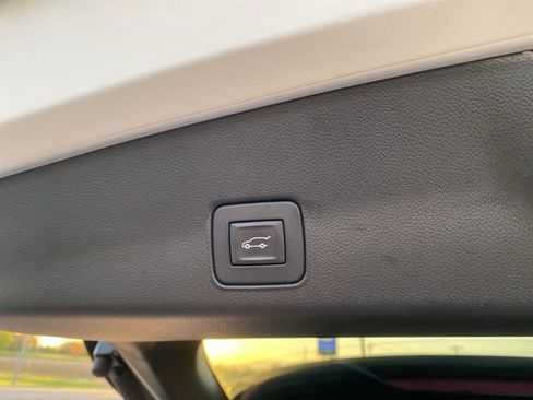 Used 2023 Chevrolet TrailBlazer RS w/ Sun and Liftgate Package AWD/4WD image 23