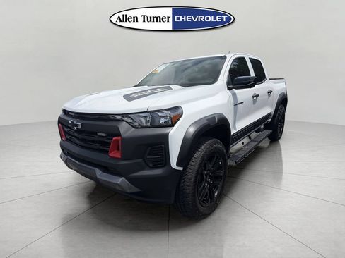 Used 2024 Chevrolet Colorado Trail Boss w/ Technology Package AWD/4WD image 4