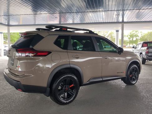 Certified 2025 Nissan Rogue SV AWD/4WD image 4