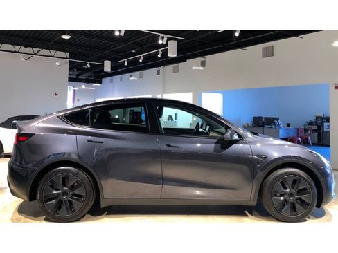 Used 2024 Tesla Model Y Long Range image 9