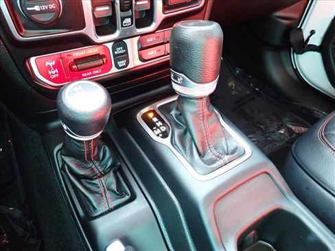 Used 2023 Jeep Wrangler Unlimited Rubicon w/ Cold Weather Group AWD/4WD image 16