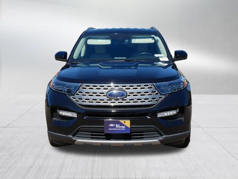 Used 2023 Ford Explorer Limited AWD/4WD image 2