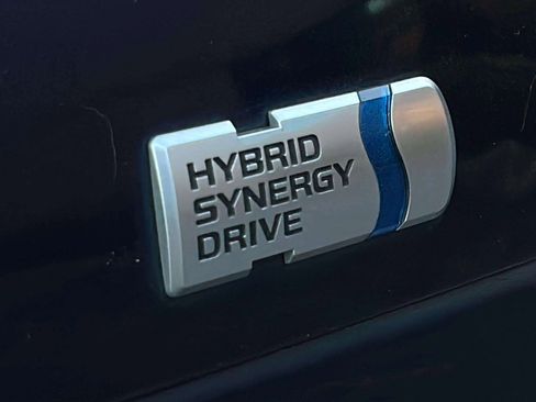 Used 2015 Toyota Prius Three image 46