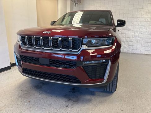New 2026 Jeep Grand Cherokee Limited AWD/4WD image 11