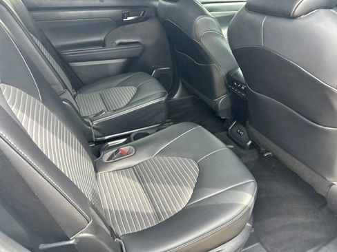 Used 2021 Toyota Highlander XSE FWD image 15