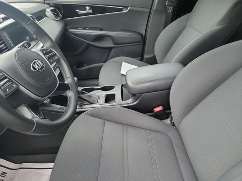 Used 2019 Kia Sorento AWD w/ LX Convenience Package image 16