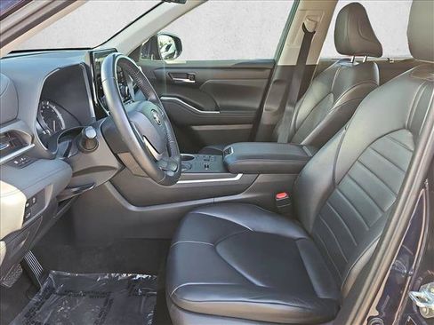 Used 2023 Toyota Highlander XLE FWD image 23
