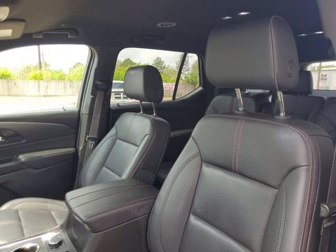 Used 2023 Chevrolet Traverse RS AWD/4WD image 16