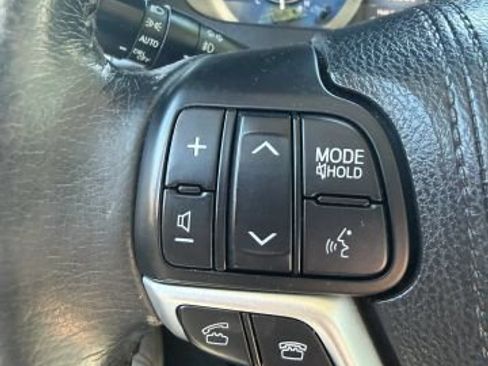Used 2015 Toyota Sienna XLE Premium AWD/4WD image 19
