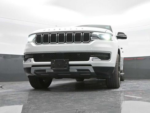 Used 2023 Jeep Wagoneer L Series III w/ Preferred Equipment Group image 38