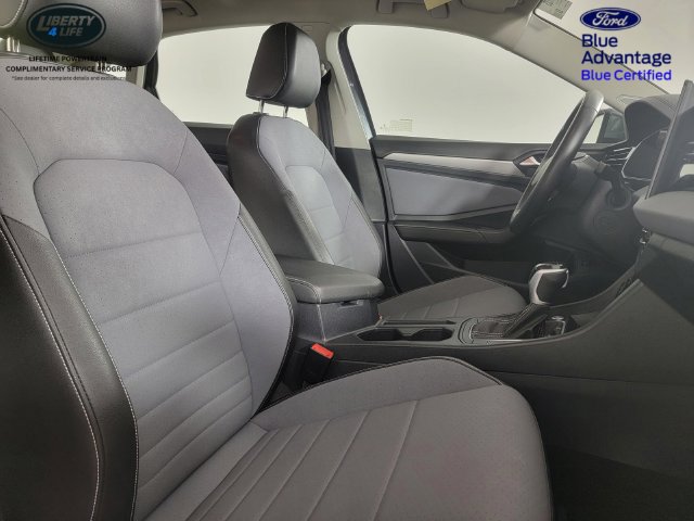 Used 2025 Volkswagen Jetta SE FWD image 20