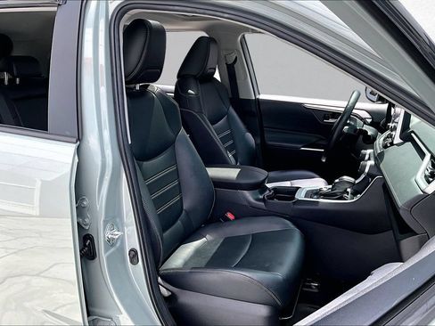 Certified 2021 Toyota RAV4 XLE Premium AWD/4WD image 30
