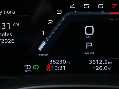 Used 2022 Audi Q8 Premium image 11