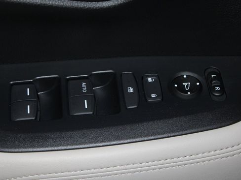 Used 2025 Honda HR-V LX image 9