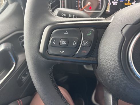Used 2025 Jeep Gladiator Rubicon w/ Convenience Group image 21