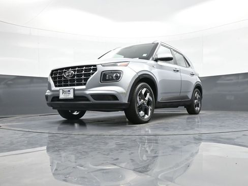Certified 2021 Hyundai Venue SEL w/ Premium Package image 26
