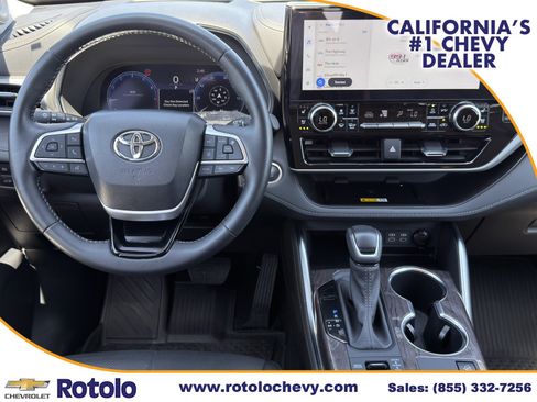 Used 2025 Toyota Highlander Platinum AWD/4WD image 15
