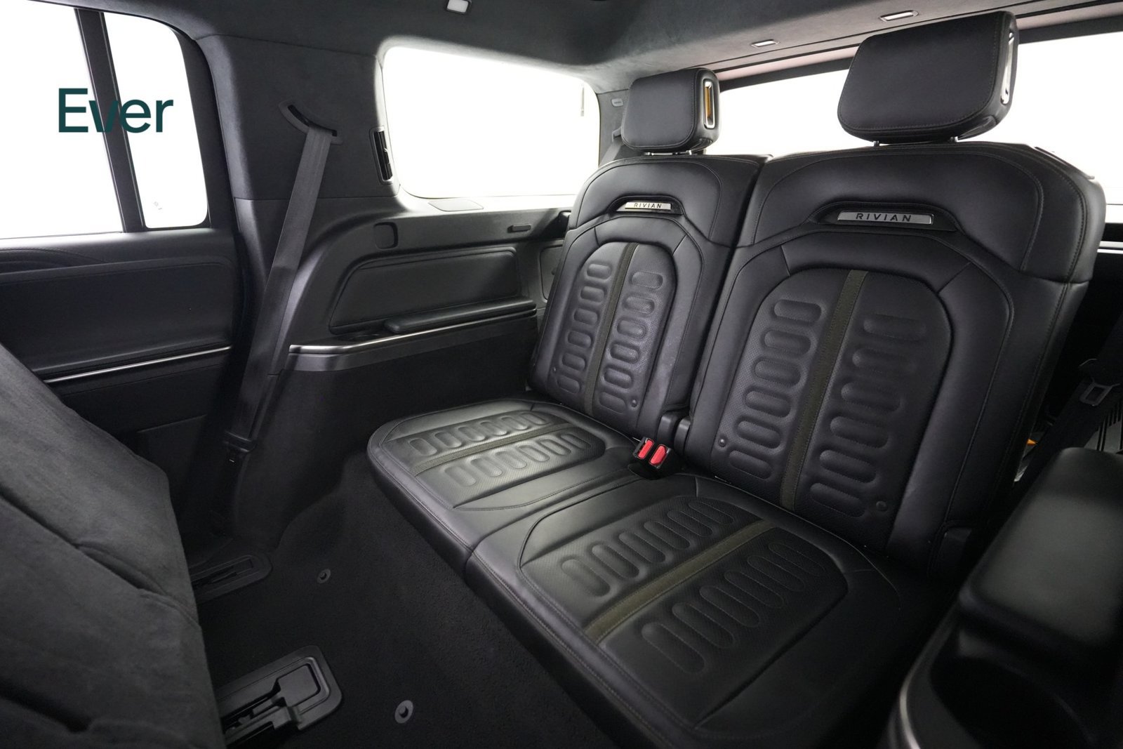 Used 2024 Rivian R1S Adventure Dual AWD/4WD image 25