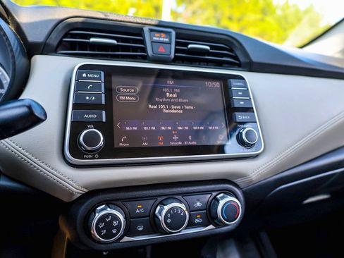Used 2020 Nissan Versa SV FWD image 11