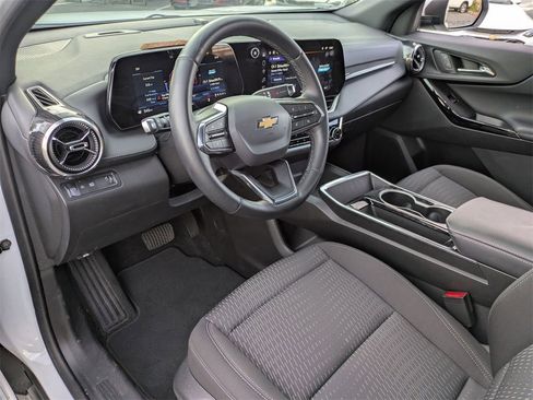 Used 2025 Chevrolet Equinox LT image 17