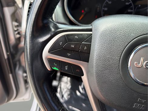 Used 2021 Jeep Grand Cherokee Laredo X RWD image 13