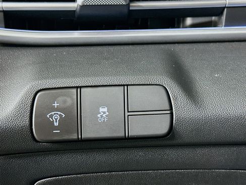 Used 2025 Hyundai Elantra SEL image 17