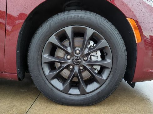 Used 2021 Chrysler Pacifica Touring w/ S Appearance Package FWD image 25