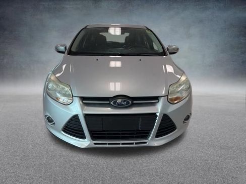 Used 2014 Ford Focus SE w/ Equipment Group 201A FWD image 3